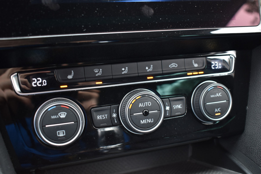 Volkswagen Passat Variant 218PK DSG HYBRID GTE BUSINESS TREKHAAK/NAVI/CAMERA