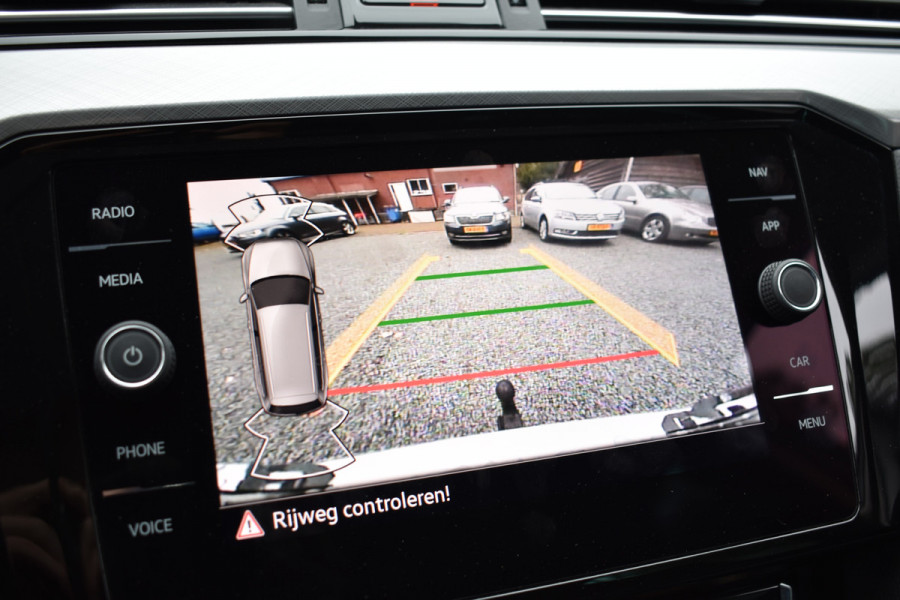 Volkswagen Passat Variant 218PK DSG HYBRID GTE BUSINESS TREKHAAK/NAVI/CAMERA