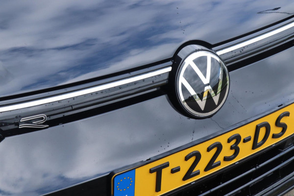 Volkswagen Golf 1.5 eTSI R-Line | 3X R-Line | PANO | IQ.Light | VOL!