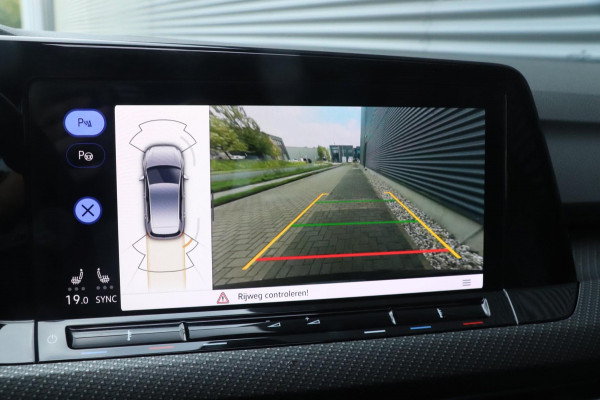 Volkswagen Golf 1.5 eTSI R-Line | 3X R-Line | PANO | IQ.Light | VOL!