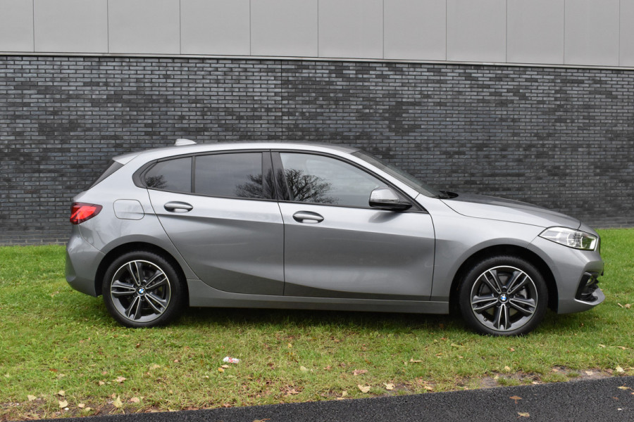 BMW 1-serie 118i Sport Line 1.5 100kW Automaat/Navigatie/carplay/stoelverwarming/btw auto