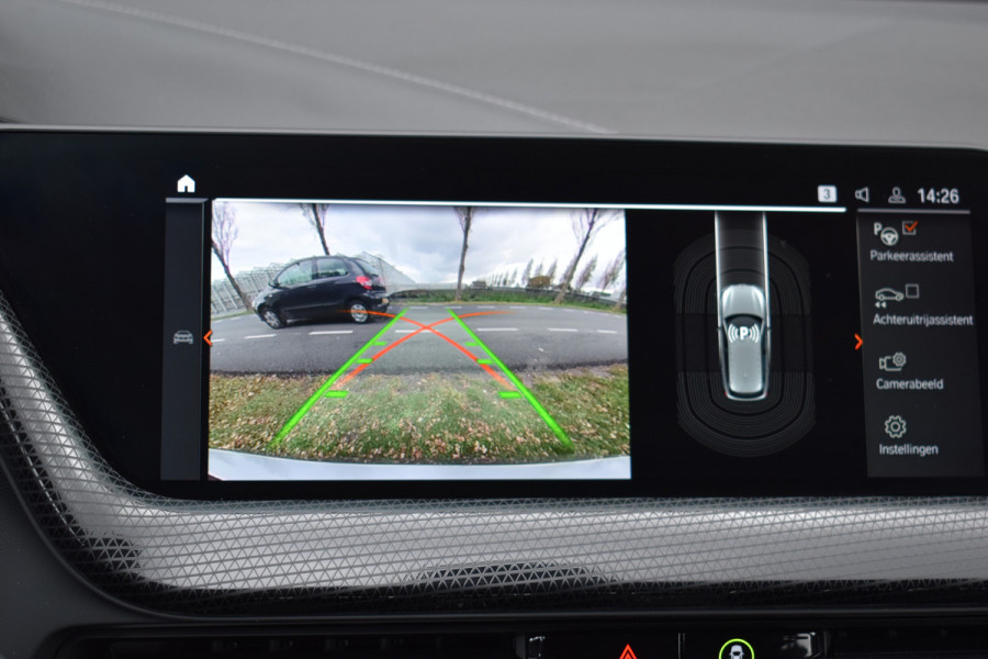 BMW 1-serie 118i Sport Line 1.5 100kW Automaat/Navigatie/carplay/stoelverwarming/btw auto