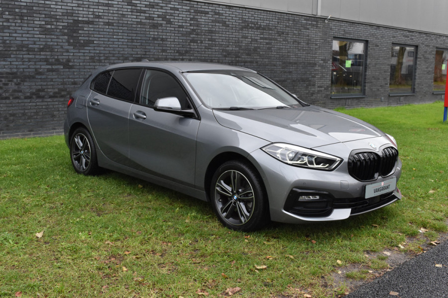 BMW 1-serie 118i Sport Line 1.5 100kW Automaat/Navigatie/carplay/stoelverwarming/btw auto