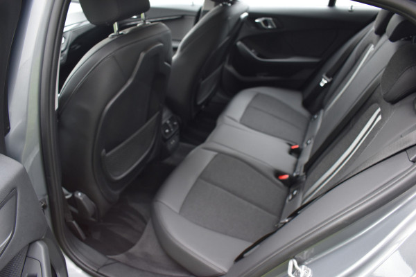 BMW 1-serie 118i Sport Line 1.5 100kW Automaat/Navigatie/carplay/stoelverwarming/btw auto
