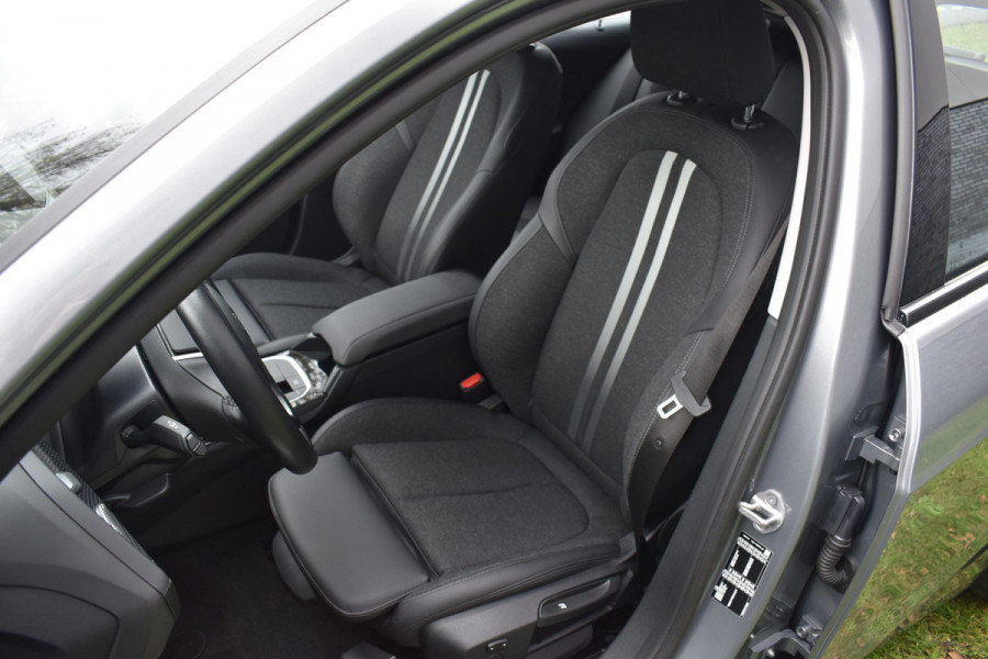 BMW 1-serie 118i Sport Line 1.5 100kW Automaat/Navigatie/carplay/stoelverwarming/btw auto