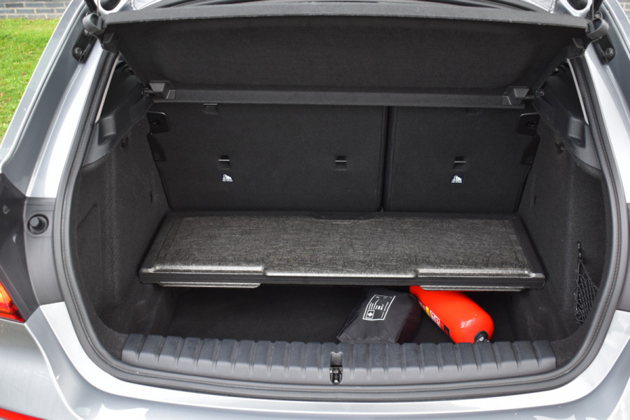 BMW 1-serie 118i Sport Line 1.5 100kW Automaat/Navigatie/carplay/stoelverwarming/btw auto