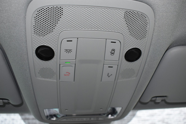 BMW 1-serie 118i Sport Line 1.5 100kW Automaat/Navigatie/carplay/stoelverwarming/btw auto