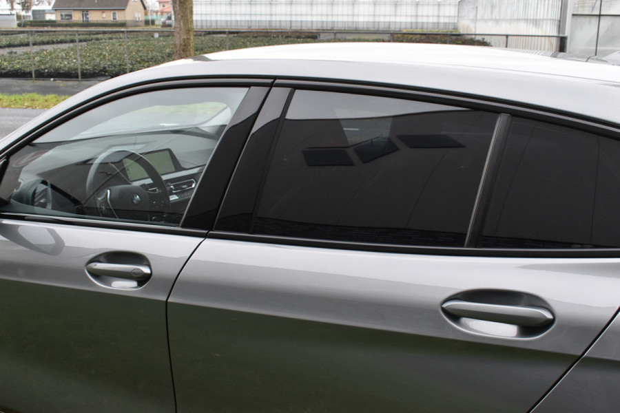 BMW 1-serie 118i Sport Line 1.5 100kW Automaat/Navigatie/carplay/stoelverwarming/btw auto