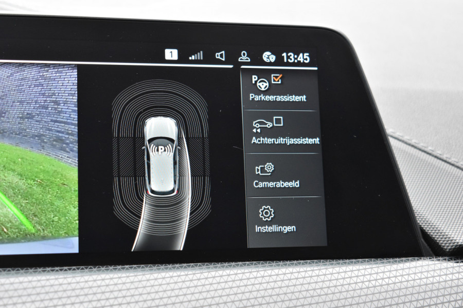 BMW 1-serie 118i Sport Line 1.5 100kW Automaat/Navigatie/carplay/stoelverwarming/btw auto