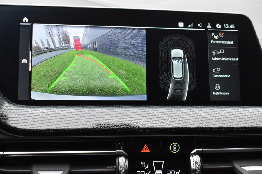 BMW 1-serie 118i Sport Line 1.5 100kW Automaat/Navigatie/carplay/stoelverwarming/btw auto