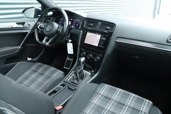 Volkswagen Golf 2.0 TDI GTD | PANO / VIRT.COCKPIT / VOL!