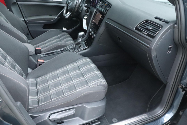 Volkswagen Golf 2.0 TDI GTD | PANO / VIRT.COCKPIT / VOL!