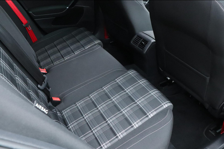 Volkswagen Golf 2.0 TDI GTD | PANO / VIRT.COCKPIT / VOL!