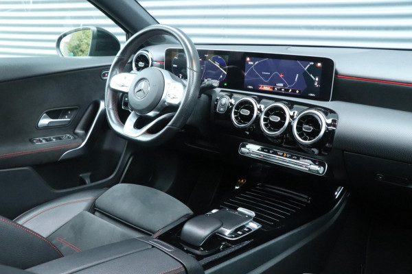 Mercedes-Benz A-Klasse A200 - Night Pakket - AMG - PANO - VOL!