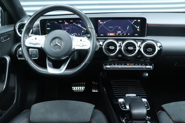 Mercedes-Benz A-Klasse A200 - Night Pakket - AMG - PANO - VOL!