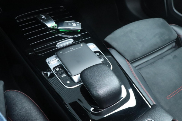 Mercedes-Benz A-Klasse A200 - Night Pakket - AMG - PANO - VOL!