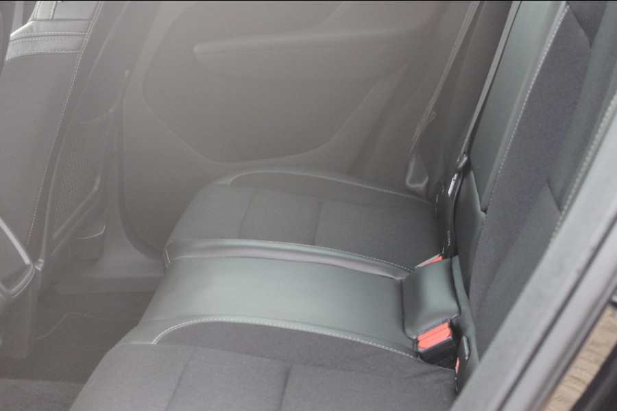 Volvo XC40 T3 163PK automaat Momentum Pro / Climate Control/ Cruise control/ elektrische achterklep/ Bluetooth/ Apple carplay/ Drive mode/ Parkeersensoren met camera/ Navigatie