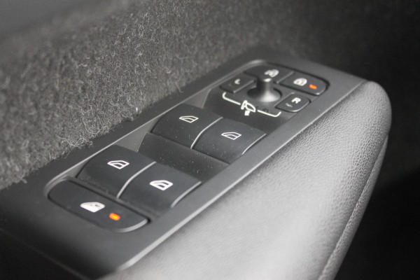 Volvo XC40 T3 163PK automaat Momentum Pro / Climate Control/ Cruise control/ elektrische achterklep/ Bluetooth/ Apple carplay/ Drive mode/ Parkeersensoren met camera/ Navigatie