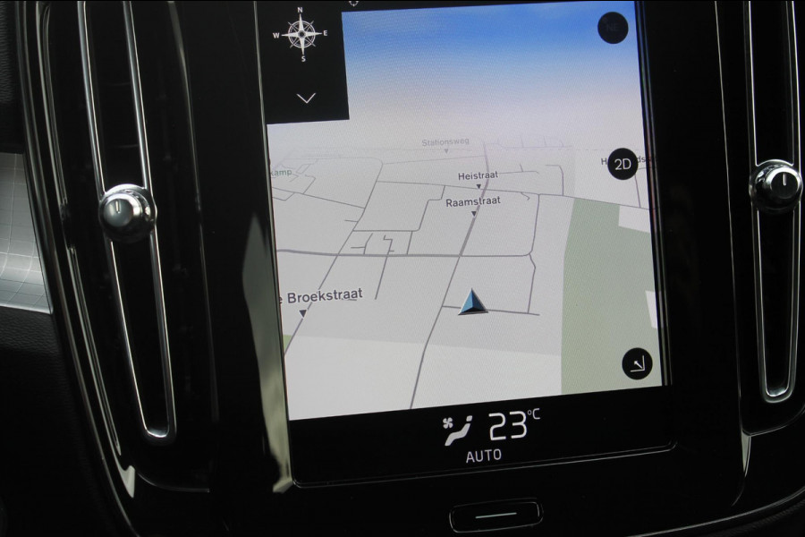 Volvo XC40 T3 163PK automaat Momentum Pro / Climate Control/ Cruise control/ elektrische achterklep/ Bluetooth/ Apple carplay/ Drive mode/ Parkeersensoren met camera/ Navigatie