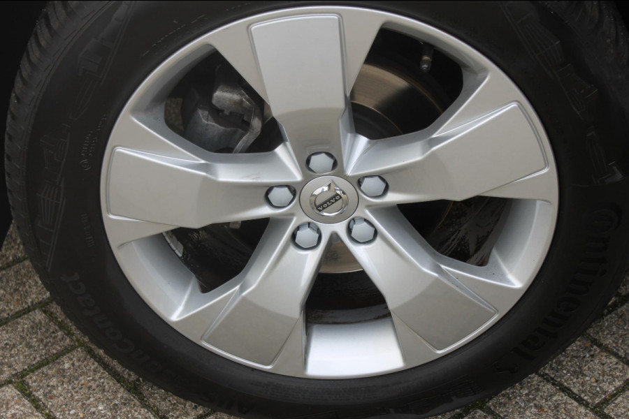 Volvo XC40 T3 163PK automaat Momentum Pro / Climate Control/ Cruise control/ elektrische achterklep/ Bluetooth/ Apple carplay/ Drive mode/ Parkeersensoren met camera/ Navigatie