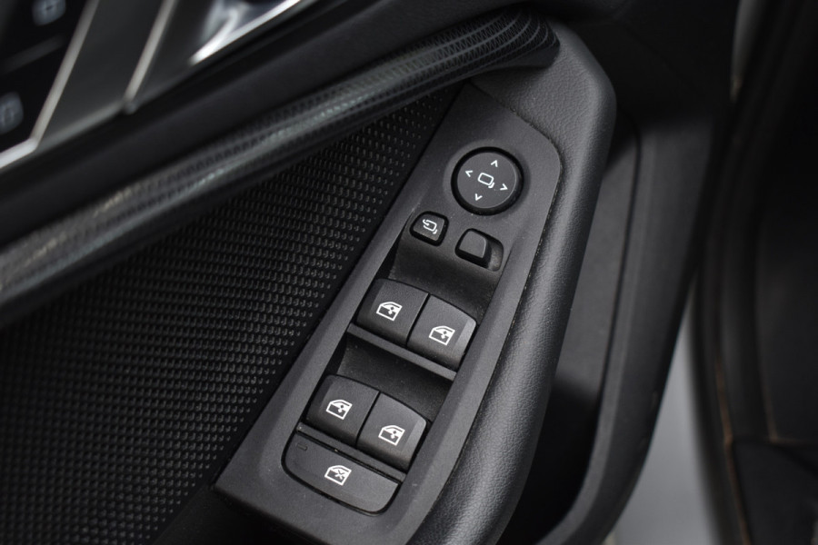 BMW 1-serie 118IA 140PK AUT. BUSINESS SPORT-LINE NAVI/LED/CAMERA/CARPLAY