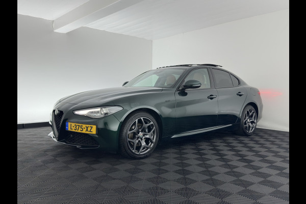 Alfa Romeo Giulia 2.0T Sprint (INCL-BTW) Aut. *PANO | LEATHER-FABRIC | XENON | ADAPTIVE-CRUISE | BLIND-SPOT | SPORTSEATS | CAMERA | NAVI-FULLMAP | DAB+ | SHIFT-PADDLES | PRIVACY-GLASS | LANE-ASSIST | BLINDSPOT | KEYLESS |
