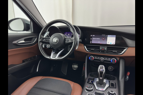 Alfa Romeo Giulia 2.0T Sprint (INCL-BTW) Aut. *PANO | LEATHER-FABRIC | XENON | ADAPTIVE-CRUISE | BLIND-SPOT | SPORTSEATS | CAMERA | NAVI-FULLMAP | DAB+ | SHIFT-PADDLES | PRIVACY-GLASS | LANE-ASSIST | BLINDSPOT | KEYLESS |