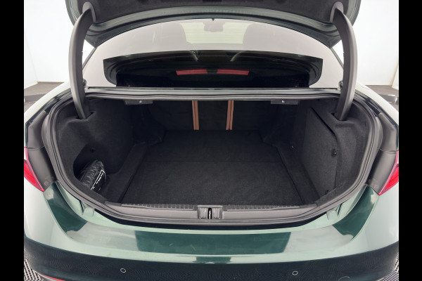 Alfa Romeo Giulia 2.0T Sprint (INCL-BTW) Aut. *PANO | LEATHER-FABRIC | XENON | ADAPTIVE-CRUISE | BLIND-SPOT | SPORTSEATS | CAMERA | NAVI-FULLMAP | DAB+ | SHIFT-PADDLES | PRIVACY-GLASS | LANE-ASSIST | BLINDSPOT | KEYLESS |