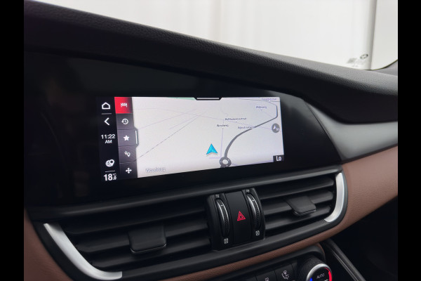 Alfa Romeo Giulia 2.0T Sprint (INCL-BTW) Aut. *PANO | LEATHER-FABRIC | XENON | ADAPTIVE-CRUISE | BLIND-SPOT | SPORTSEATS | CAMERA | NAVI-FULLMAP | DAB+ | SHIFT-PADDLES | PRIVACY-GLASS | LANE-ASSIST | BLINDSPOT | KEYLESS |