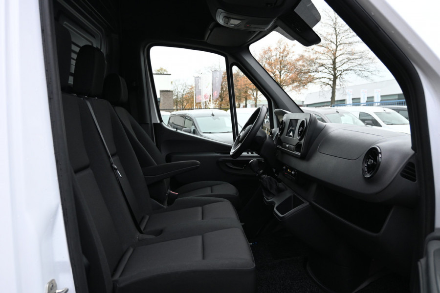 Mercedes-Benz Sprinter 317 CDI L2H2 RWD MBUX met camera, LED in laadruimte, Opstap