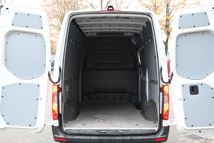 Mercedes-Benz Sprinter 317 CDI L2H2 RWD MBUX met camera, LED in laadruimte, Opstap