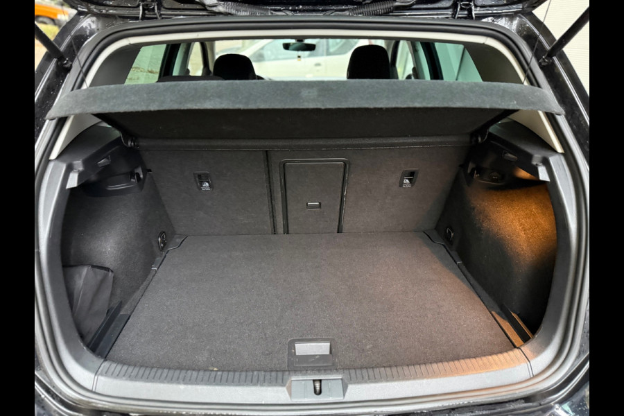 Volkswagen Golf 1.6 TDI Highline Business R l Facelift l Navi l PDC l ACC l Distr VV l Rijdt & Schakelt zeer goed l