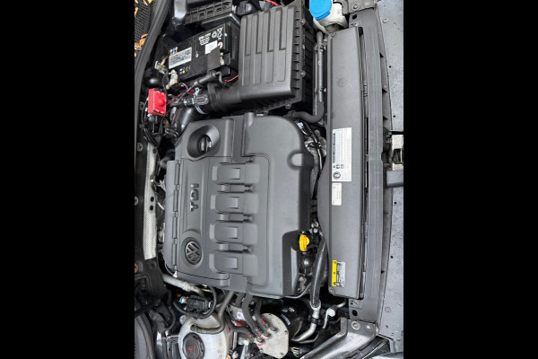 Volkswagen Golf 1.6 TDI Highline Business R l Facelift l Navi l PDC l ACC l Distr VV l Rijdt & Schakelt zeer goed l