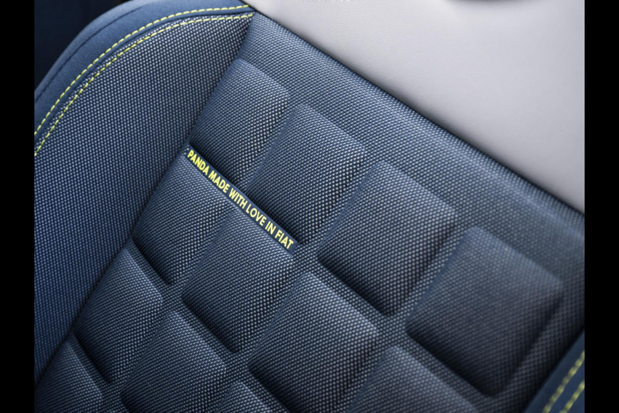 Fiat Grande Panda La Prima 44 kWh | Uit voorraad leverbaar | Clima | Cruise | Camera | Apple Carplay | 17" | Navi | Winter Pack