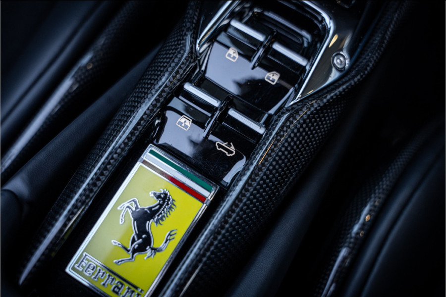 Ferrari 296 GTS 3.0 V6 - Verde Francesca | Spyder l 830PK! l Race Display l Racing Seats | Carbon