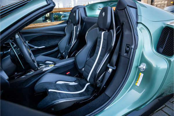 Ferrari 296 GTS 3.0 V6 - Verde Francesca | Spyder l 830PK! l Race Display l Racing Seats | Carbon