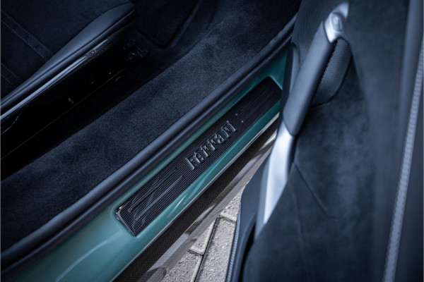 Ferrari 296 GTS 3.0 V6 - Verde Francesca | Spyder l 830PK! l Race Display l Racing Seats | Carbon