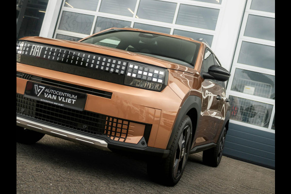 Fiat Grande Panda La Prima 44 kWh | Uit voorraad leverbaar | Clima | Cruise | Camera | Apple Carplay | 17" | Navi | Winter Pack