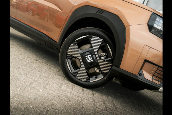 Fiat Grande Panda La Prima 44 kWh | Uit voorraad leverbaar | Clima | Cruise | Camera | Apple Carplay | 17" | Navi | Winter Pack