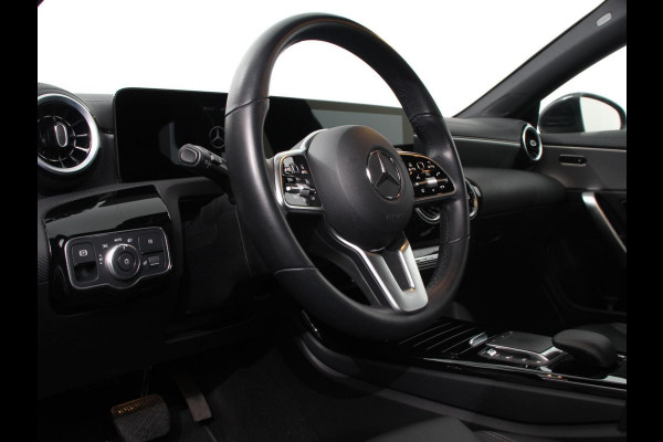 Mercedes-Benz CLA-Klasse Shooting Brake 200 163pk DCT Progressive | Navigatie | Camera | Parkeersensoren | Elektrische achterklep | Stoelverwarming | Cruise Control | Ledverlichting | Climate Control