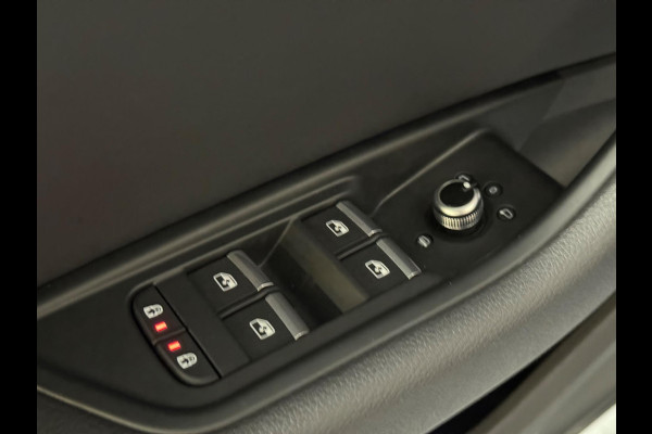 Audi A4 Limousine 35 TFSI S edition Competition 3 x S-line | NAP | Pano | Stoelverwarming | Sfeerverlichting | DAB | CarPlay