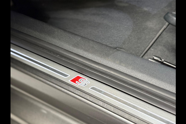 Audi A4 Limousine 35 TFSI S edition Competition 3 x S-line | NAP | Pano | Stoelverwarming | Sfeerverlichting | DAB | CarPlay