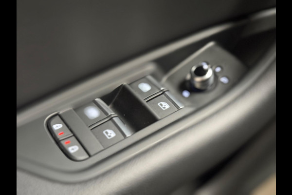 Audi A4 Limousine 35 TFSI S edition Competition 3 x S-line | NAP | Pano | Stoelverwarming | Sfeerverlichting | DAB | CarPlay