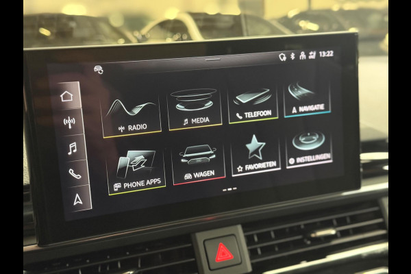 Audi A4 Limousine 35 TFSI S edition Competition 3 x S-line | NAP | Pano | Stoelverwarming | Sfeerverlichting | DAB | CarPlay