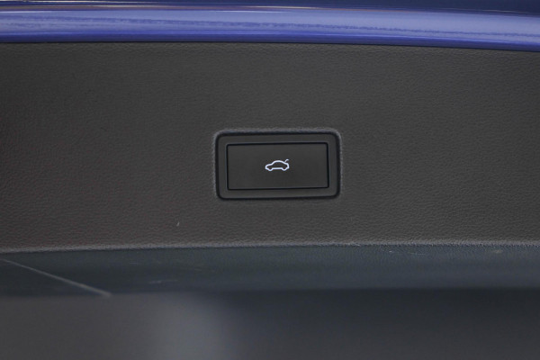 Volkswagen T-Roc 2.0 TSI 4Motion R |Pano|Akra|Dodehoek|Beats|Leder|