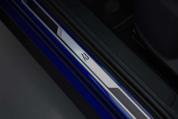 Volkswagen T-Roc 2.0 TSI 4Motion R |Pano|Akra|Dodehoek|Beats|Leder|