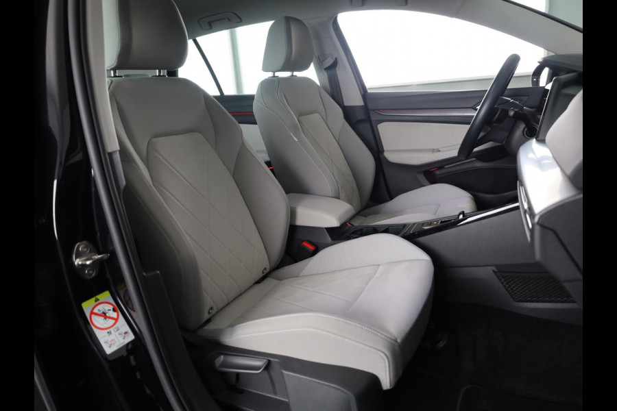 Volkswagen Golf 1.4 eHybrid Style 204 pk Automaat (DSG) | Navigatie | Parkeersensoren | Autom. airco (3 zones) | Stoelverwarming | LED koplampen |