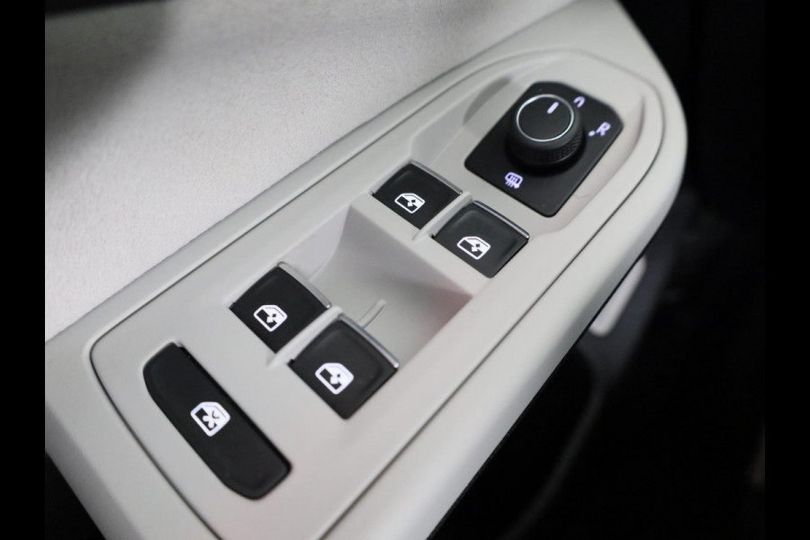 Volkswagen Golf 1.4 eHybrid Style 204 pk Automaat (DSG) | Navigatie | Parkeersensoren | Autom. airco (3 zones) | Stoelverwarming | LED koplampen |