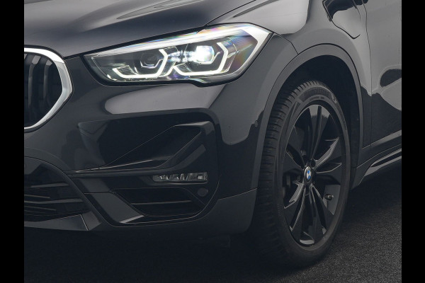 BMW X1 xDrive25e Sportline Plug In Hybrid 221pk Dealer O.H PHEV | Trekhaak Afn. | Head Up | Adaptive Cruise | Camera | Lederen Sportstoelen Verwarmd | M Sportstuur | Navigatie | DAB | 18"L.M |