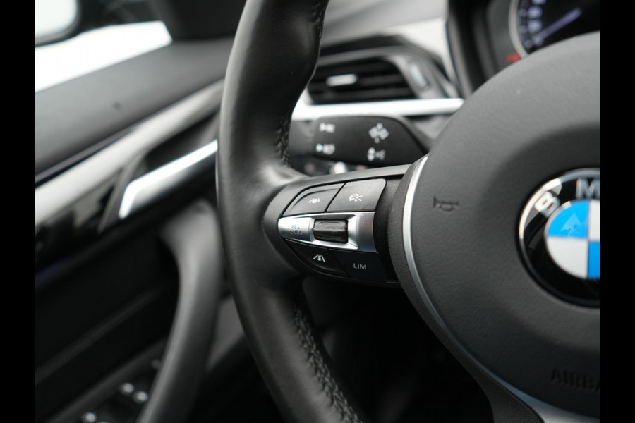 BMW X1 xDrive25e Sportline Plug In Hybrid 221pk Dealer O.H PHEV | Trekhaak Afn. | Head Up | Adaptive Cruise | Camera | Lederen Sportstoelen Verwarmd | M Sportstuur | Navigatie | DAB | 18"L.M |